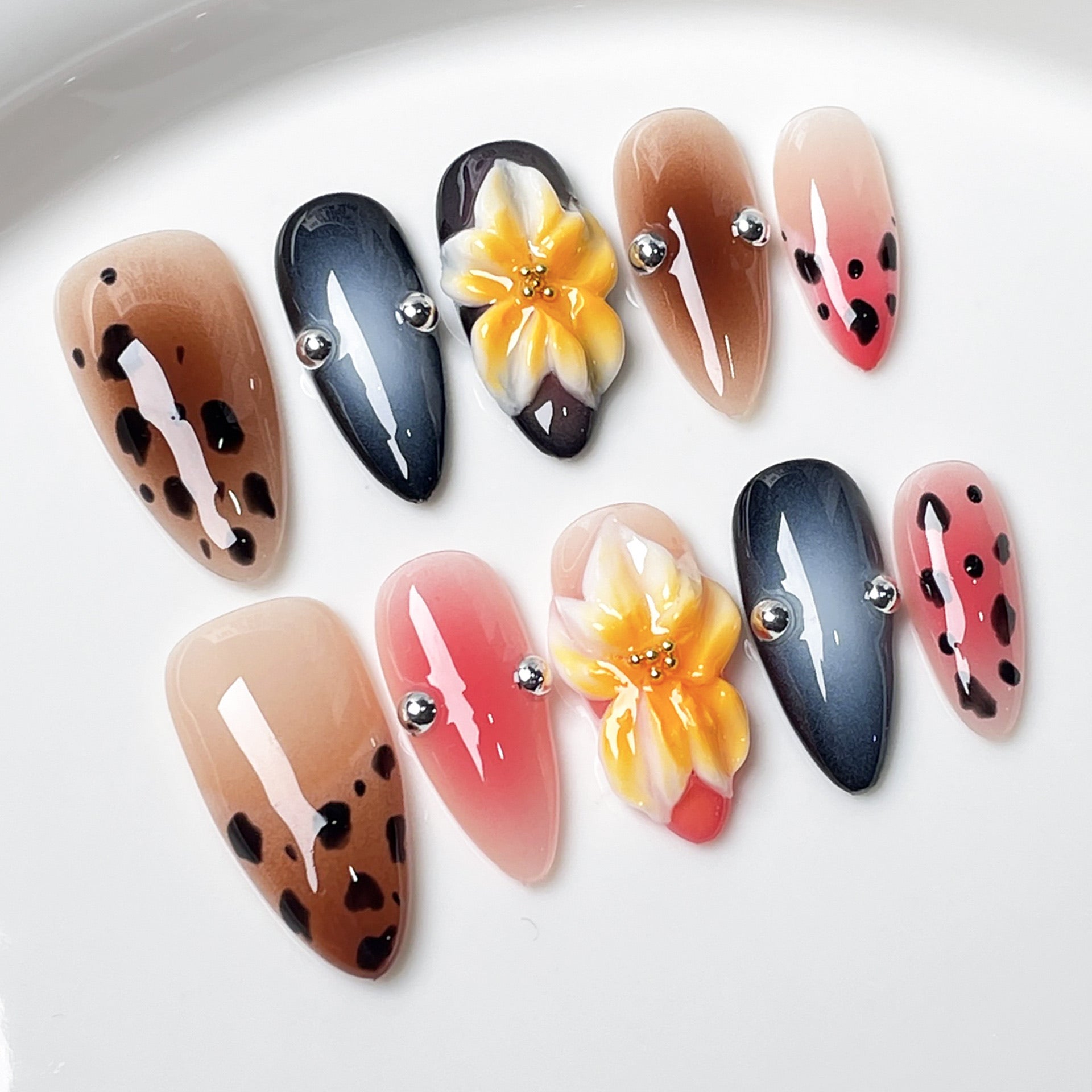H05 MOCHA CRUSH (Almond Shape)